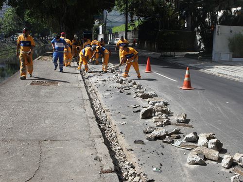 Arquivo:Asfalto Liso O Globo.jpg