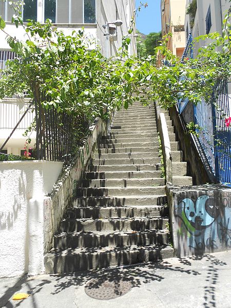 Arquivo:Escadaria na Rua Professor Ortiz Monteiro.jpg