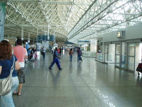 Arquivo:AeroportoGaleao2.jpg