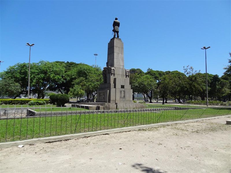 Arquivo:Estátua Almirante Tamandaré 5 (Medium).jpg