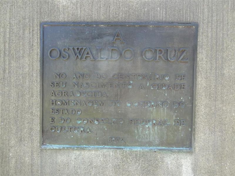 Arquivo:Estátua Oswaldo Cruz 4 (Medium).jpg