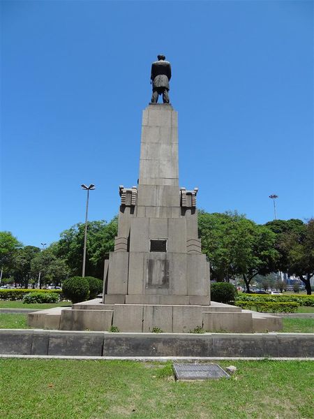 Arquivo:Estátua Almirante Tamandaré 6 (Medium).jpg