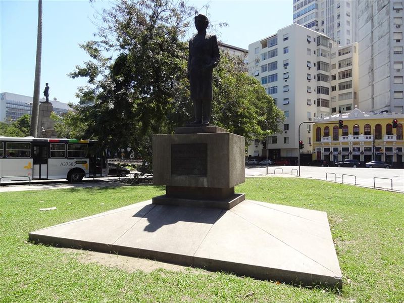 Arquivo:Estátua Oswaldo Cruz 1 (Medium).jpg