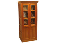 Vitrine Oliva Medidas: 83x38cm / 2m (altura) Preço:1.990, 20% de desconto